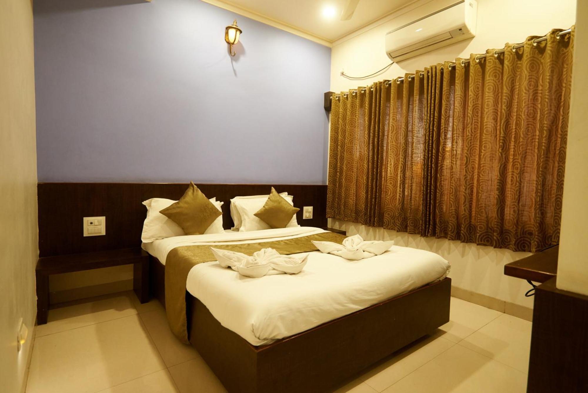 Hotel Pride Inn Shirdi Bagian luar foto
