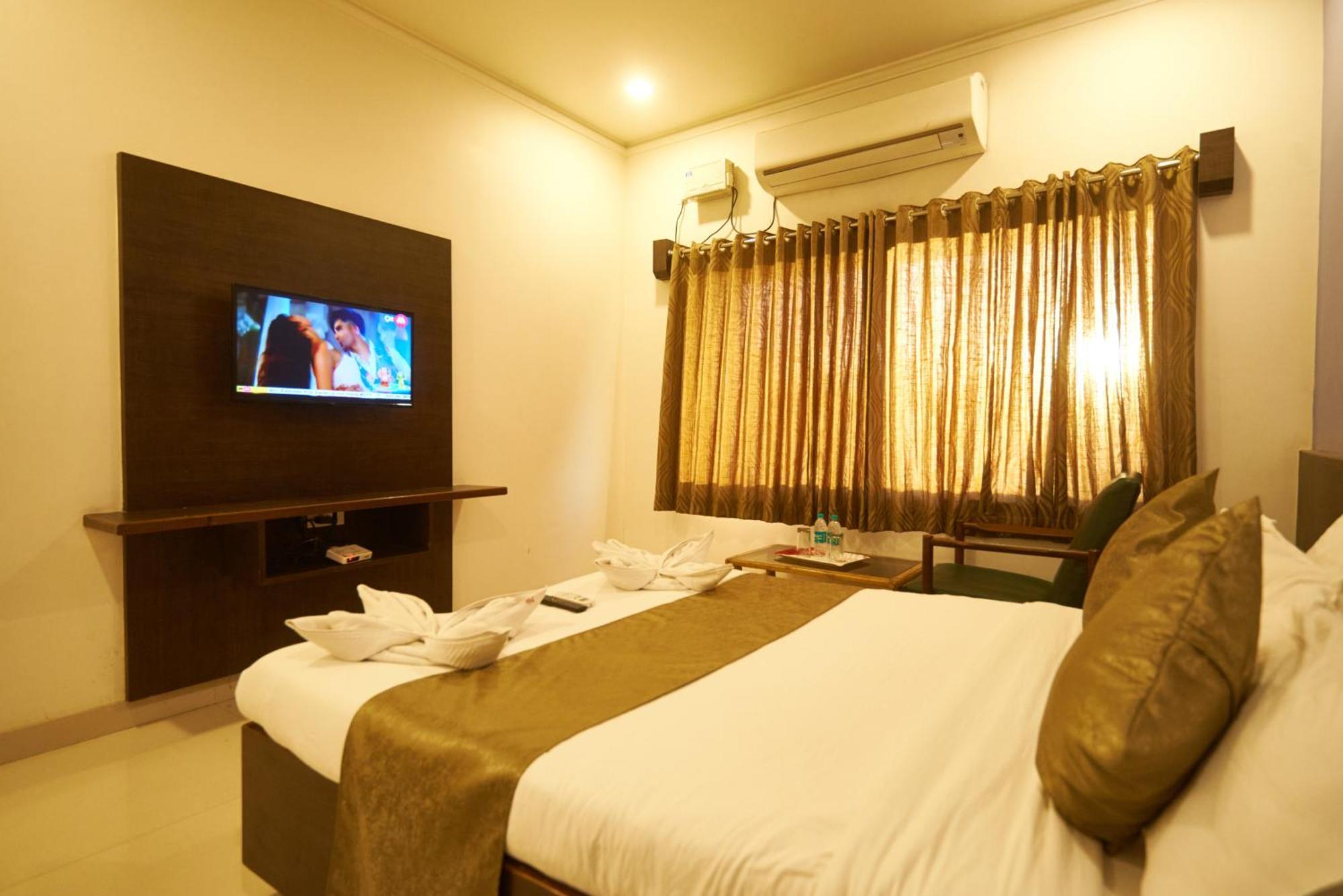 Hotel Pride Inn Shirdi Bagian luar foto