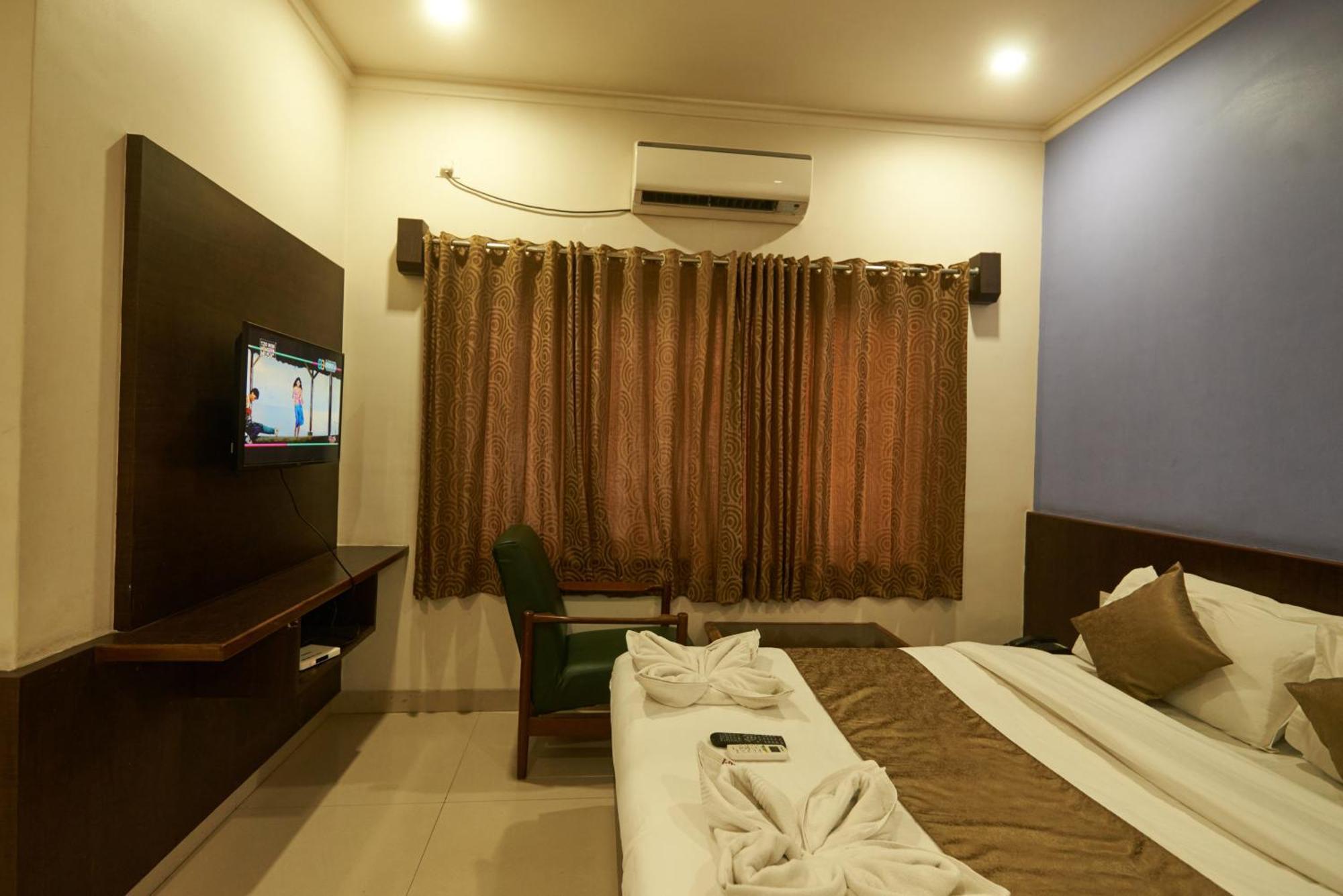 Hotel Pride Inn Shirdi Bagian luar foto