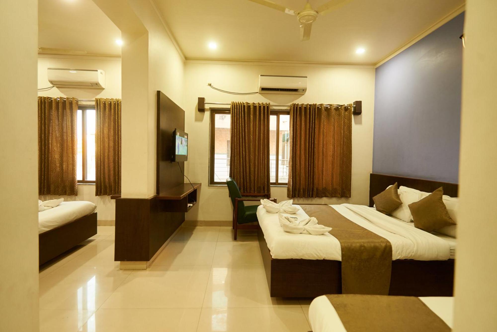 Hotel Pride Inn Shirdi Bagian luar foto