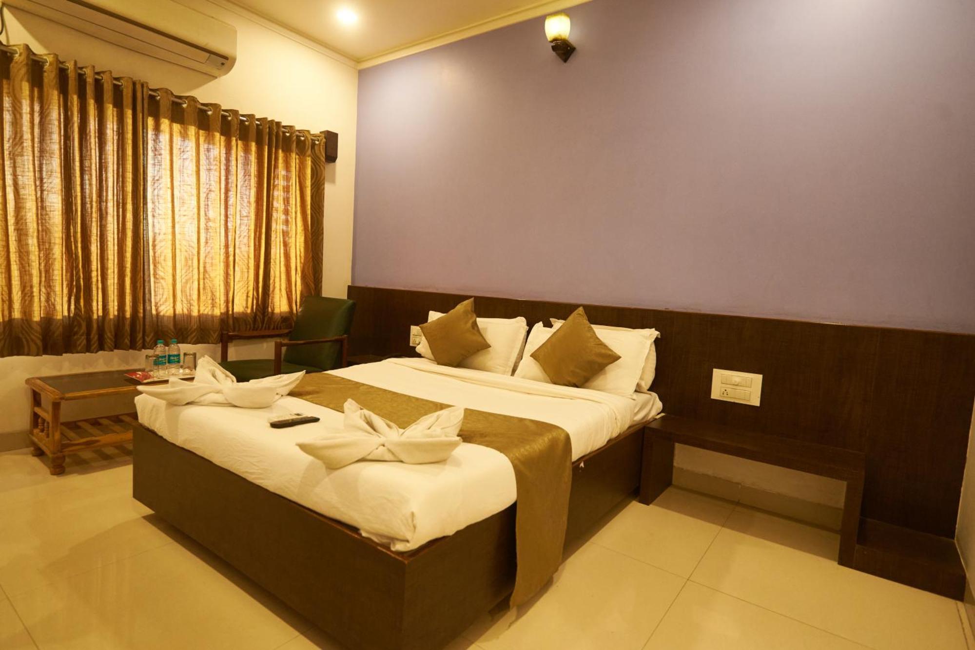 Hotel Pride Inn Shirdi Bagian luar foto