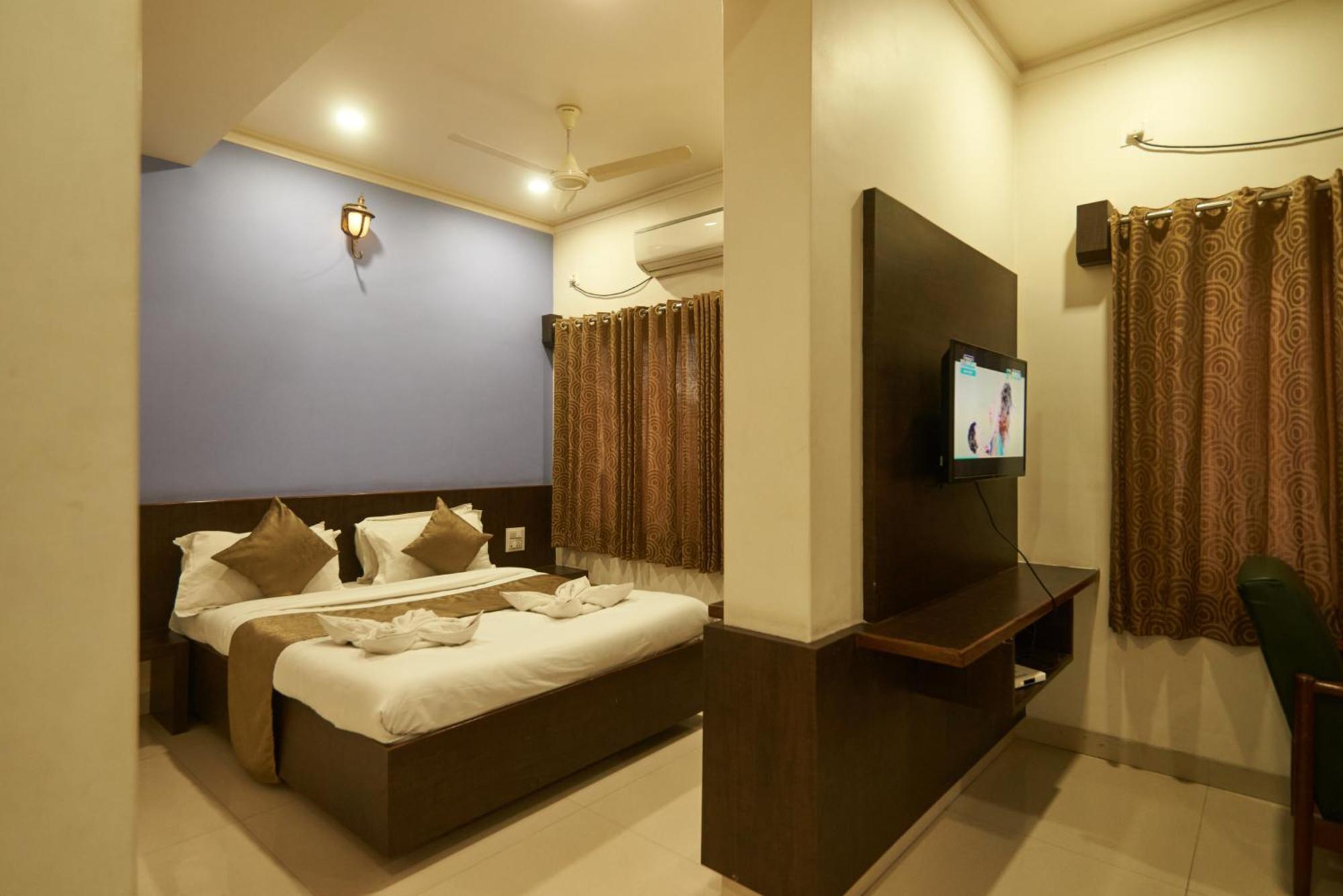 Hotel Pride Inn Shirdi Bagian luar foto