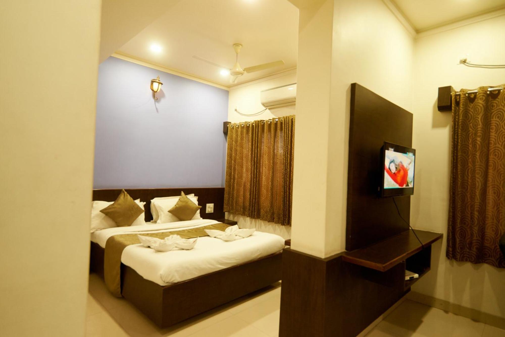 Hotel Pride Inn Shirdi Bagian luar foto