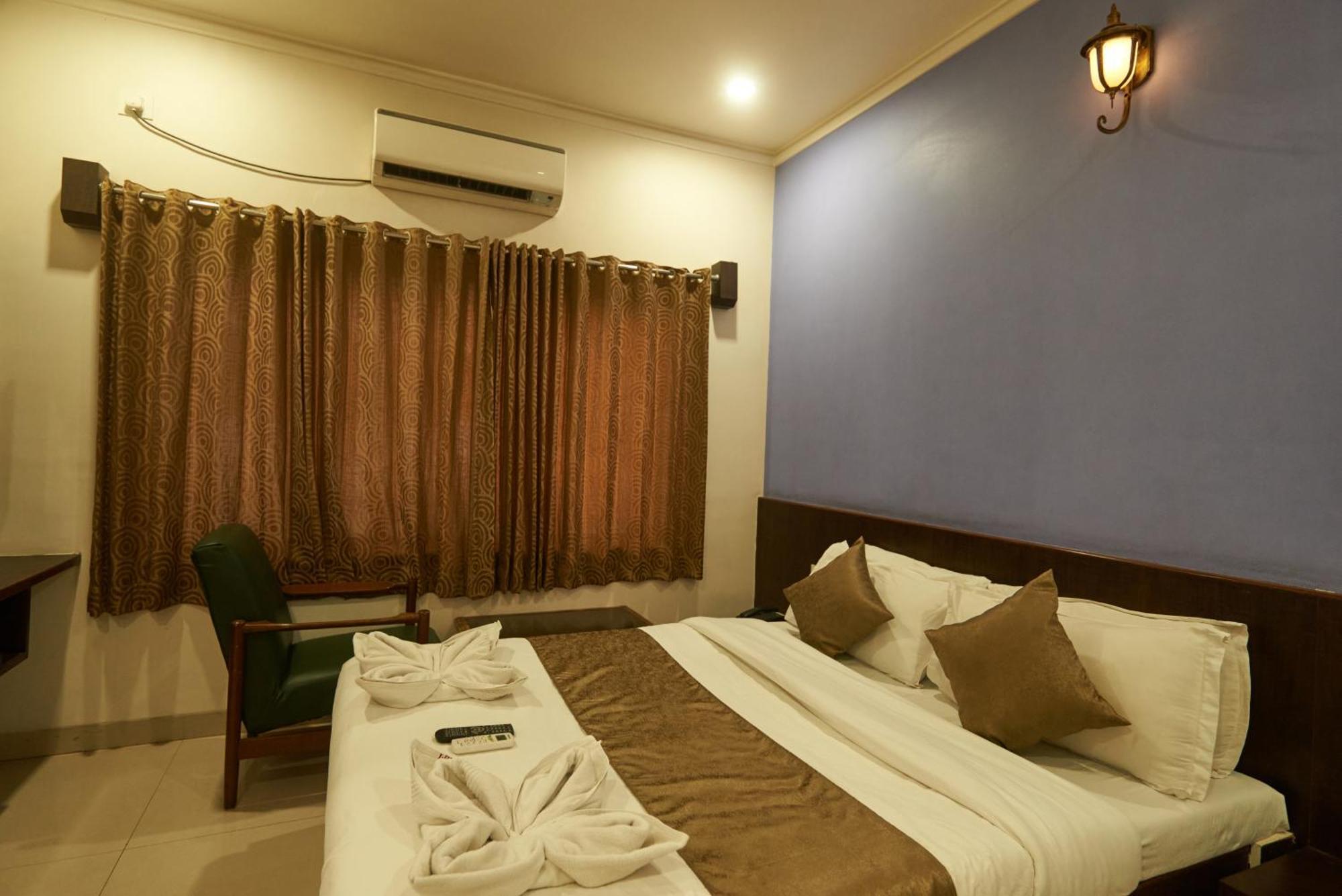 Hotel Pride Inn Shirdi Bagian luar foto