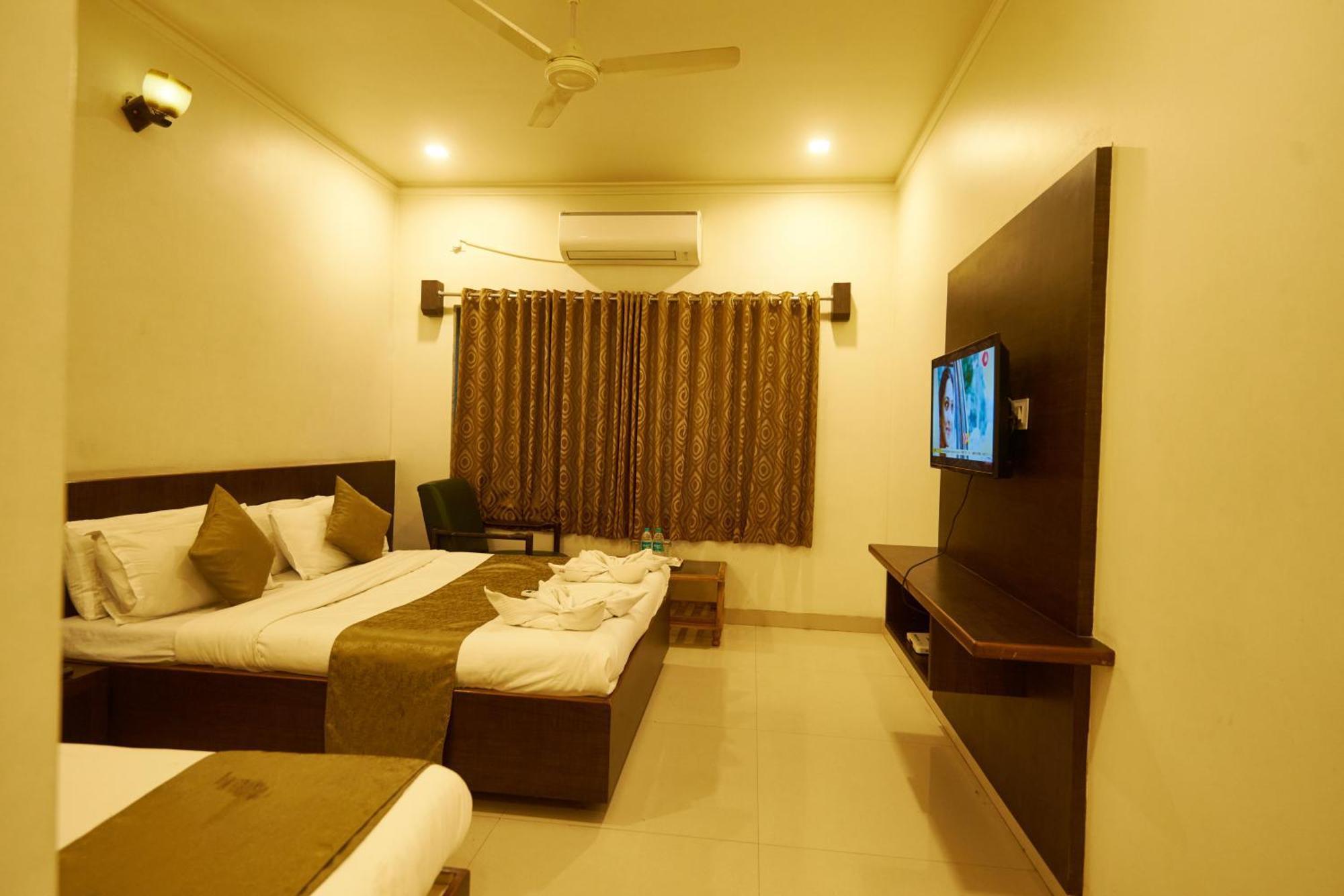 Hotel Pride Inn Shirdi Bagian luar foto