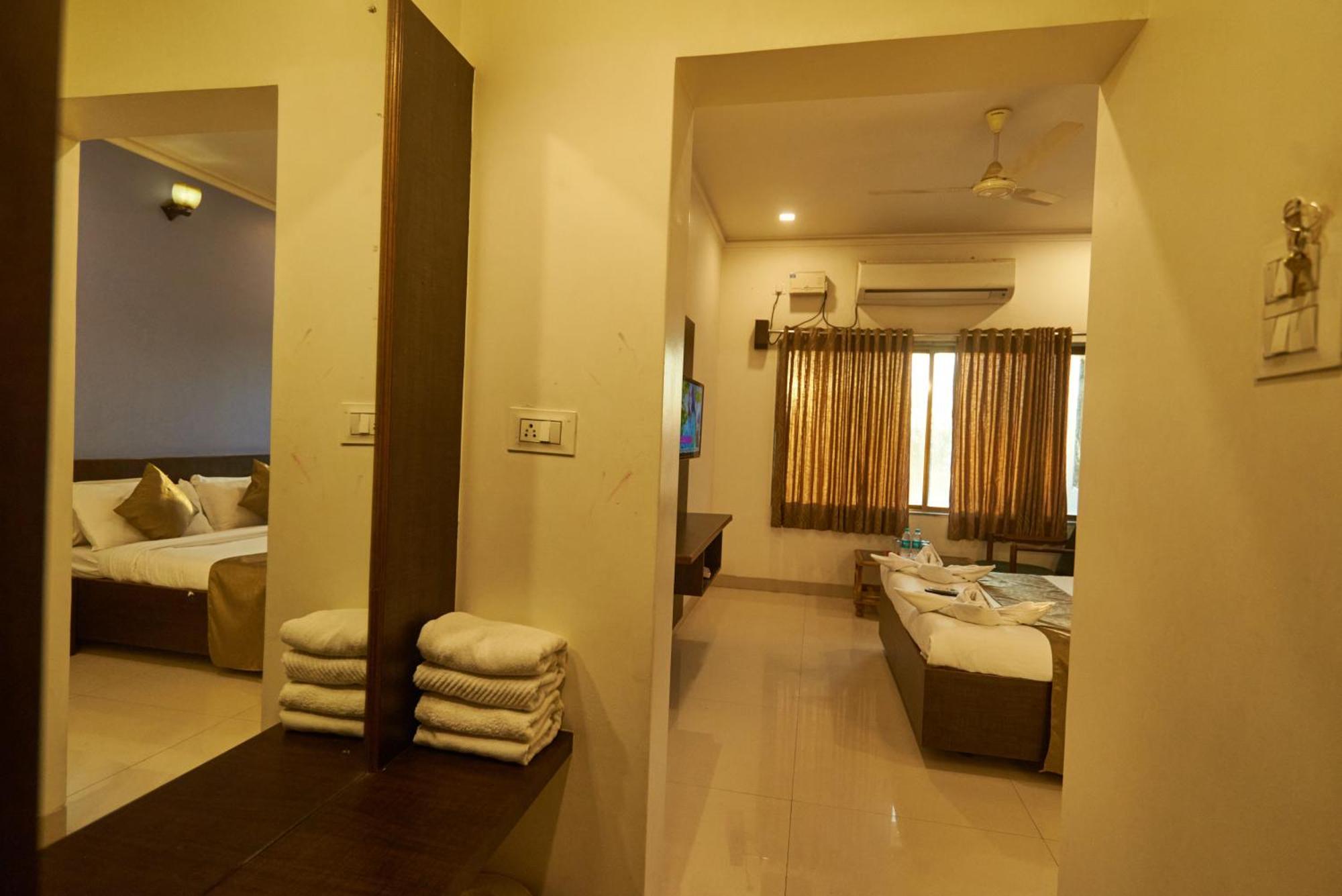 Hotel Pride Inn Shirdi Bagian luar foto