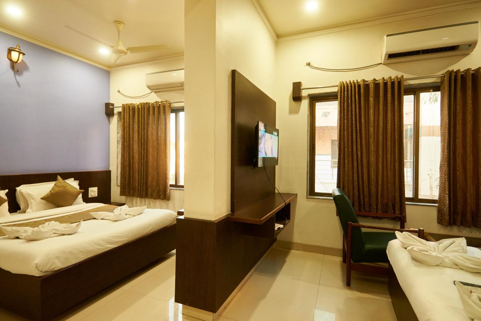 Hotel Pride Inn Shirdi Bagian luar foto
