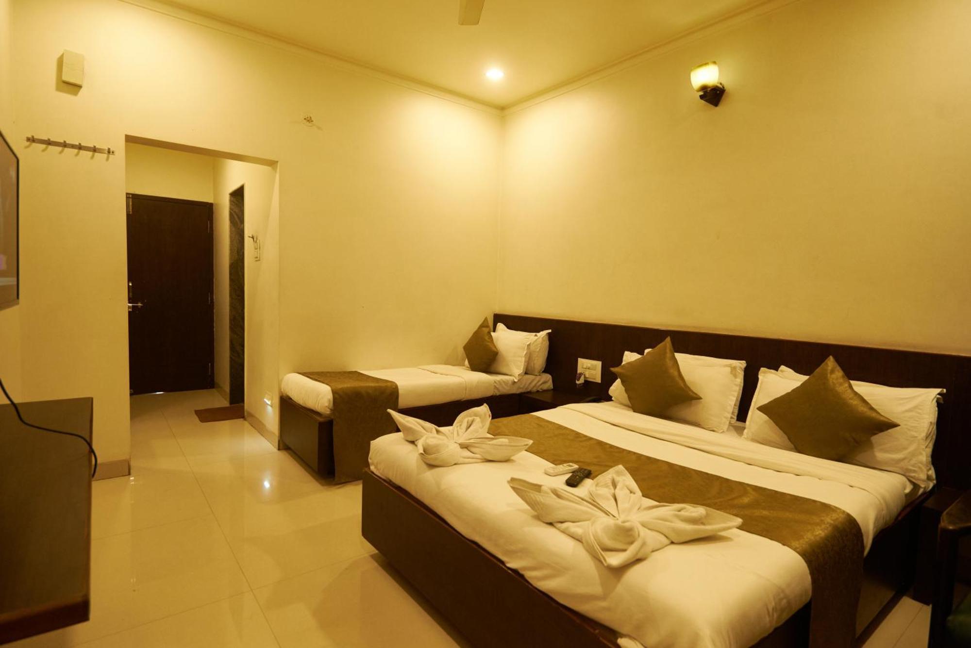 Hotel Pride Inn Shirdi Bagian luar foto