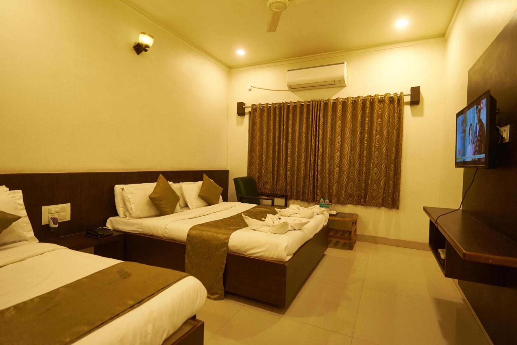 Hotel Pride Inn Shirdi Bagian luar foto